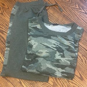 ✨3 for $15✨Camo Print PJ Set SIZE LARGE